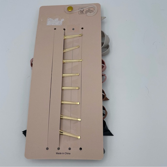 8 Faux Leather Bow Hair Clips NWT - Picture 3 of 3